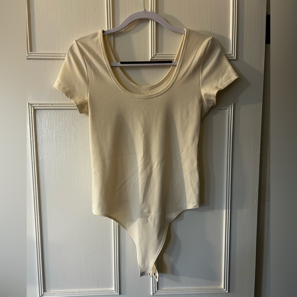 American Eagle Outfitters Cream Fitted Short Sleeve Bodysuit